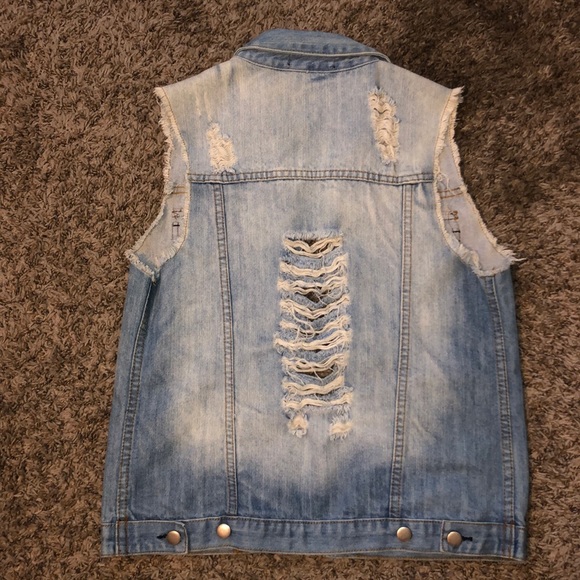 Cut-off Jean jacket - Picture 2 of 2